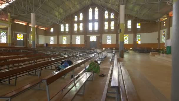 Bancs Rangées Intérieur Église Paruwasi Nyamata — Video