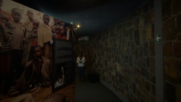 Tableros Información Sobre Genocidio Kigali Memorial — Vídeo de stock