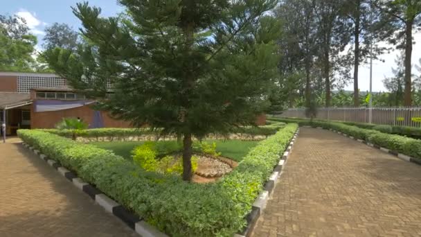 キガリのニャマタ記念教会の庭 — ストック動画