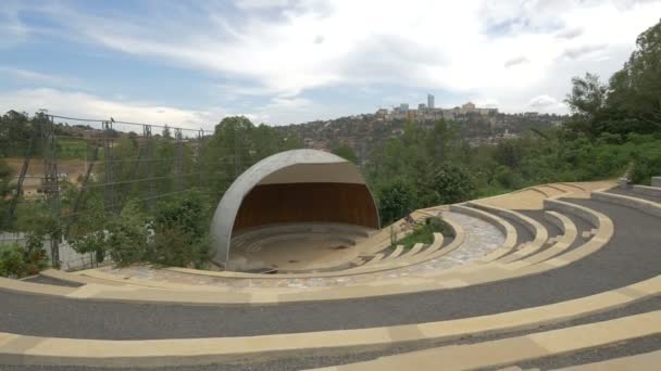 Buitenamfitheater Het Kigali Memorial — Stockvideo