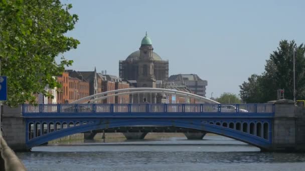 Синий Мост Через Реку — стоковое видео