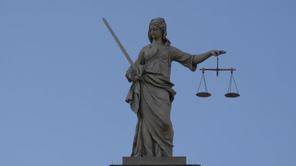 Ansicht Von Lady Justice Statue — Stockvideo