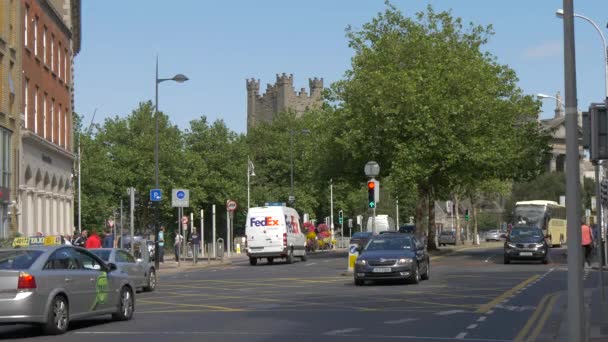 Trânsito Rua Dublin — Vídeo de Stock