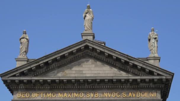 Pediment Three Statues — Vídeo de Stock