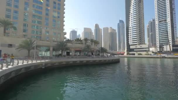 Pan Direita Dubai Marina — Vídeo de Stock