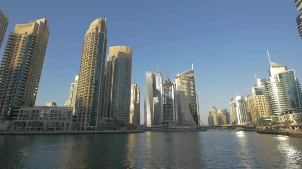 Pan Derecha Los Rascacielos Dubai Marina — Vídeos de Stock