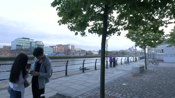 Řeka Nábřeží Dublinu — Stock video