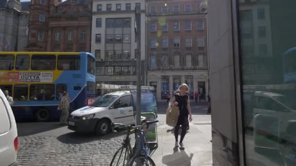 Autobuses Edificio Una Calle — Vídeo de stock