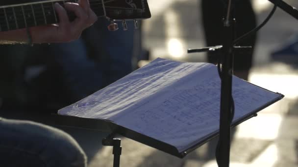 Libro Canciones Músico Callejero — Vídeo de stock