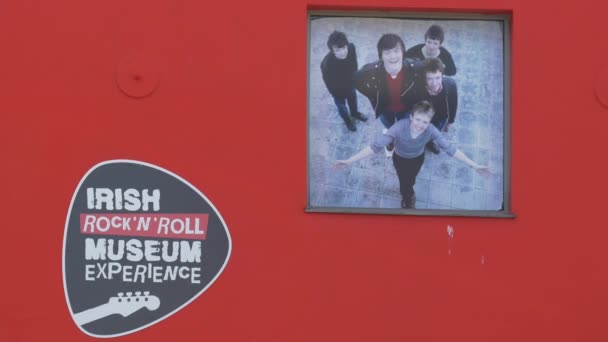 Ein Schild Des Irischen Rock Roll Museums Dublin — Stockvideo