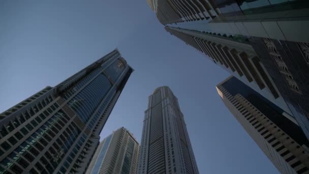 Низкоугольные Небоскребы Dubai Marina — стоковое видео