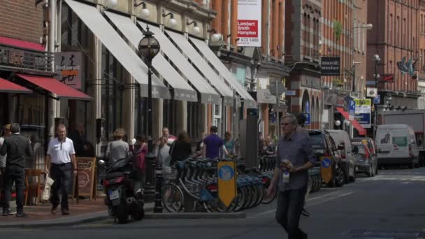 Lidé Chodící Ulici Dublinu — Stock video