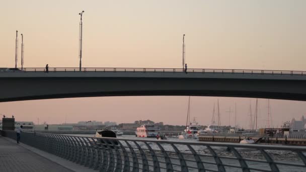 Pont Sur Eau Dubai Marina — Video