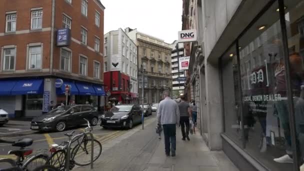 Personnes Bâtiments Dans Une Petite Rue — Video