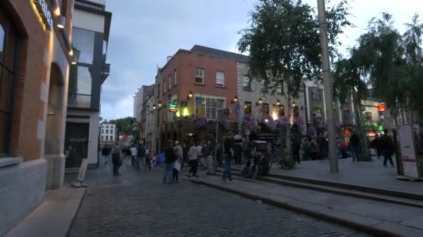 Temple Bar Square Pada Malam Berawan Dublin — Stok Video