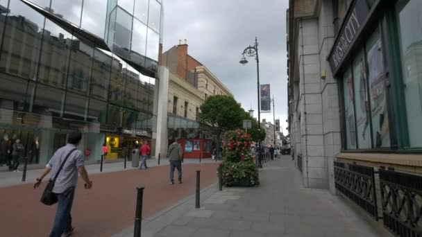 Uma Rua Comercial Centro Cidade Dublin — Vídeo de Stock