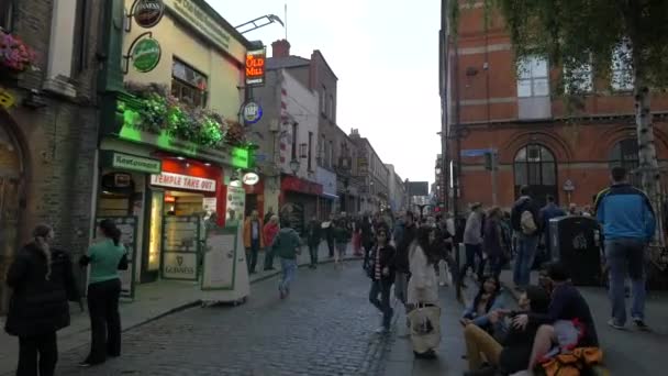 Temple Bar Meydanında Dinleniyor Dublin — Stok video