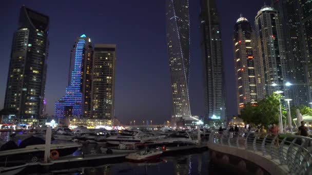 Небоскрёбы Лодки Дубай Марина Ночью — стоковое видео