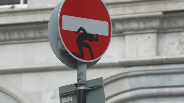 Großaufnahme Eines Straßenschildes — Stockvideo