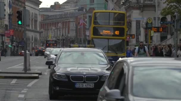 都柏林街道上的街道交通 — 图库视频影像