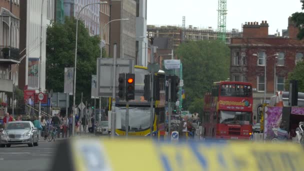 Ônibus Dois Andares Uma Rua Dublin — Vídeo de Stock