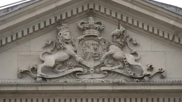 Королевский Герб Великобритании Здании — стоковое видео
