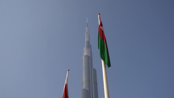 Lage Hoek Van Burj Khalifa Vlag Van Verenigde Arabische Emiraten — Stockvideo