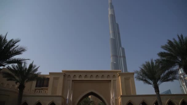 Burj Khalifa Und Der Bogen Des Hotels Palace Downtown — Stockvideo