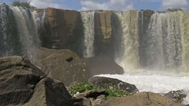 Panoramisch Uitzicht Rotsen Veertien Watervallen — Stockvideo