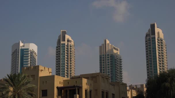 Hohe Gebäude Dubai — Stockvideo