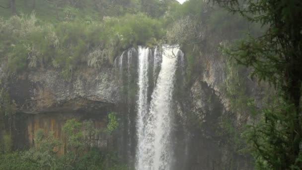 Scogliere Una Cascata — Video Stock