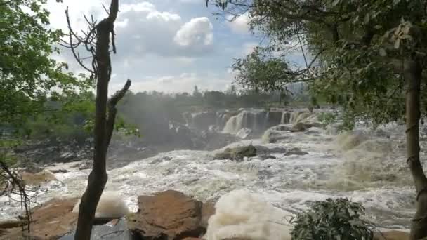 Kenya Şelale Nin Tepesinde — Stok video