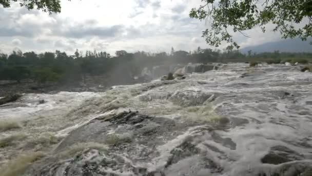 Nehir Enerjiyle Akıyor — Stok video