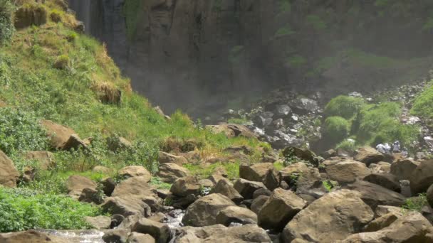 Mist Afkomstig Van Een Waterval — Stockvideo