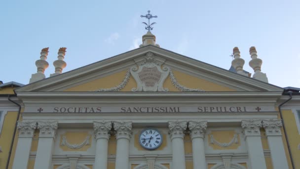 Pediment Clock Church — Vídeo de Stock