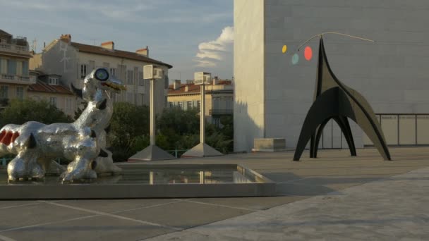 Esplanade Niki Saint Phalle雕塑 — 图库视频影像