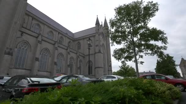 Πλάγια Άποψη Του Καθεδρικού Ναού Του Αγίου Πατρικίου — Αρχείο Βίντεο