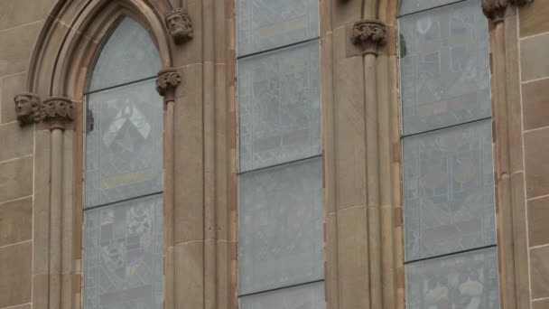 教堂的哥特式窗户 — 图库视频影像