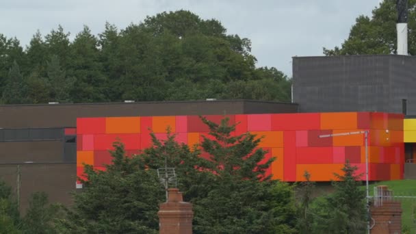 Gündüz Renkli Modern Bina — Stok video