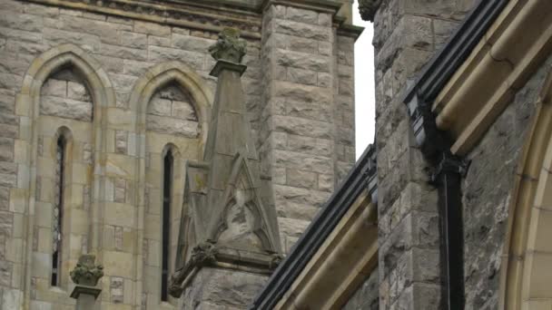 Taş Duvarlar Gotik Bir Kilisenin Kulesi — Stok video