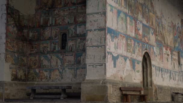 Faded Painted Walls Arbore Church — Vídeo de stock