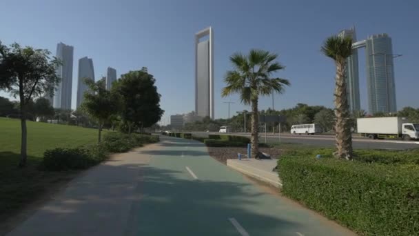 Abu Dhabi Met Torens — Stockvideo
