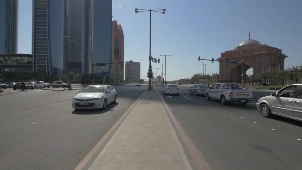Corniche Road Abu Dhabi — Stockvideo
