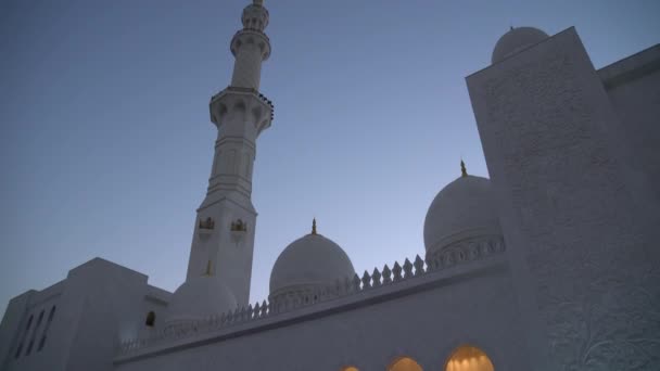 Vista Inclinada Gran Mezquita Sheikh Zayed — Vídeo de stock