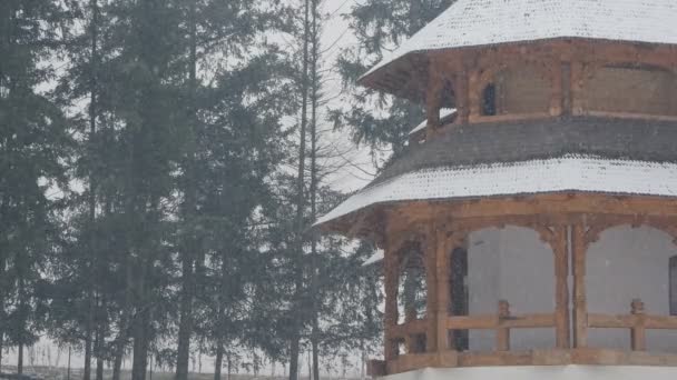 Balcón Edificio Durante Las Nevadas — Vídeos de Stock