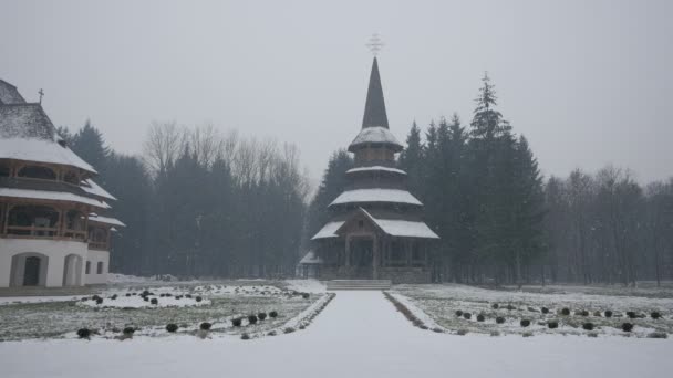 Klasztor Peri Podczas Opadów Śniegu Sapanta — Wideo stockowe