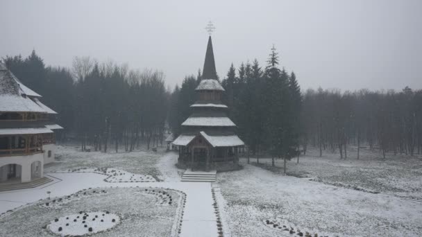 Holzbau Kloster Peri — Stockvideo