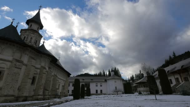 Klasztor Putna Zimowy Dzień — Wideo stockowe