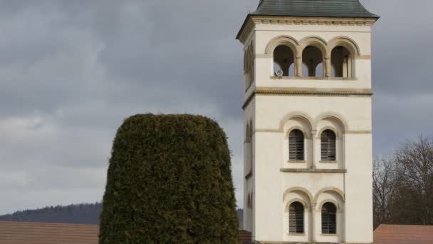 Der Glockenturm Des Putna Klosters — Stockvideo