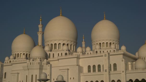 Cúpulas Grande Mesquita Sheikh Zayed Abu Dhabi — Vídeo de Stock